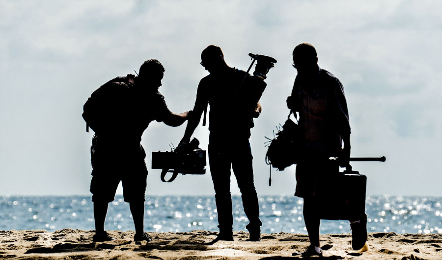 snemalci na terenu ob morju